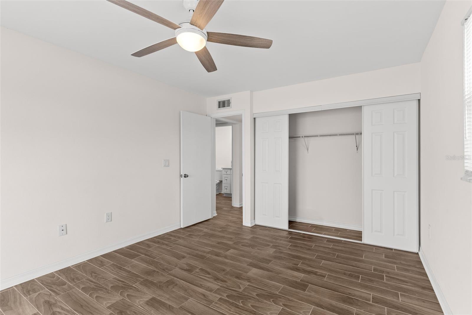 Image 16 of 29 For 205 Kings Boulevard 52