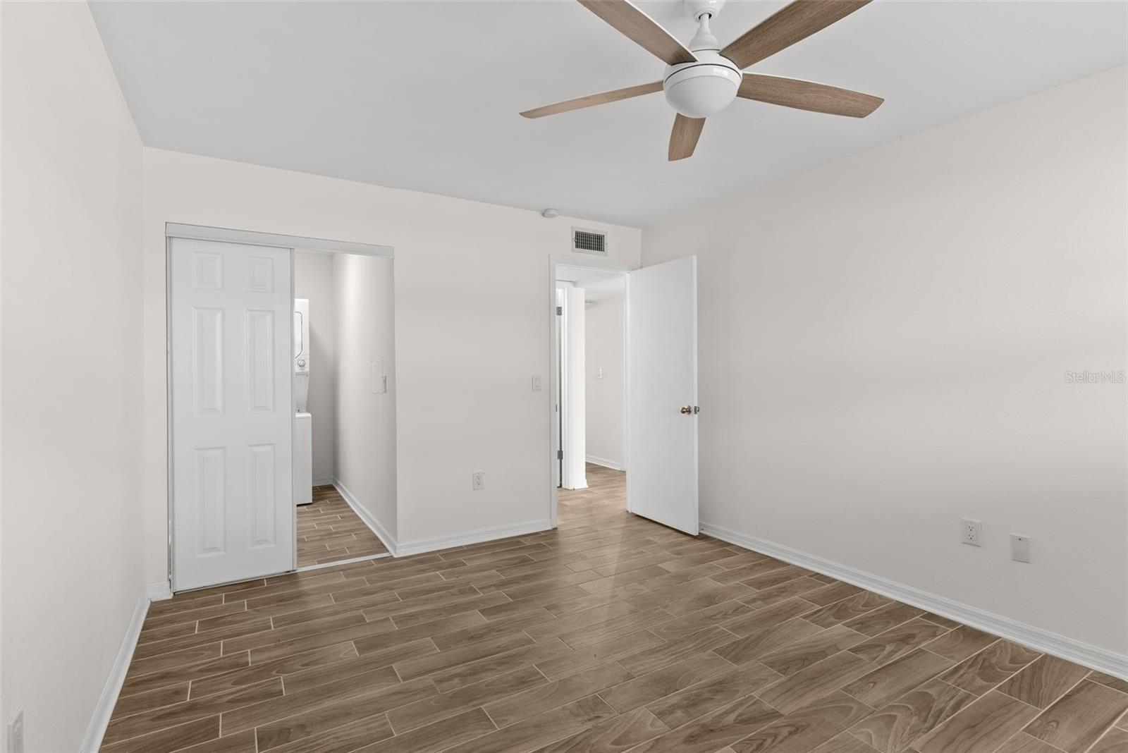 Image 21 of 29 For 205 Kings Boulevard 52