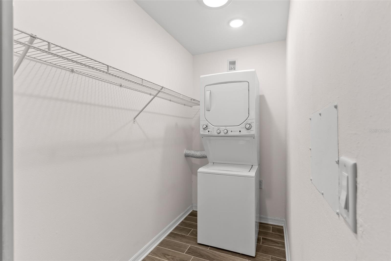 Image 22 of 29 For 205 Kings Boulevard 52