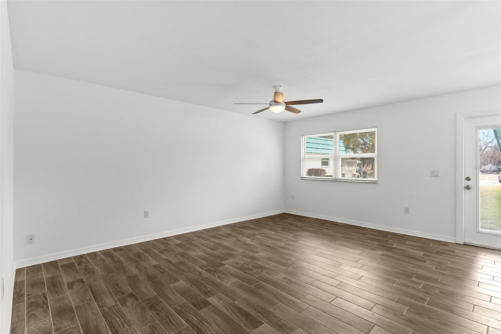 Image 5 of 29 For 205 Kings Boulevard 52