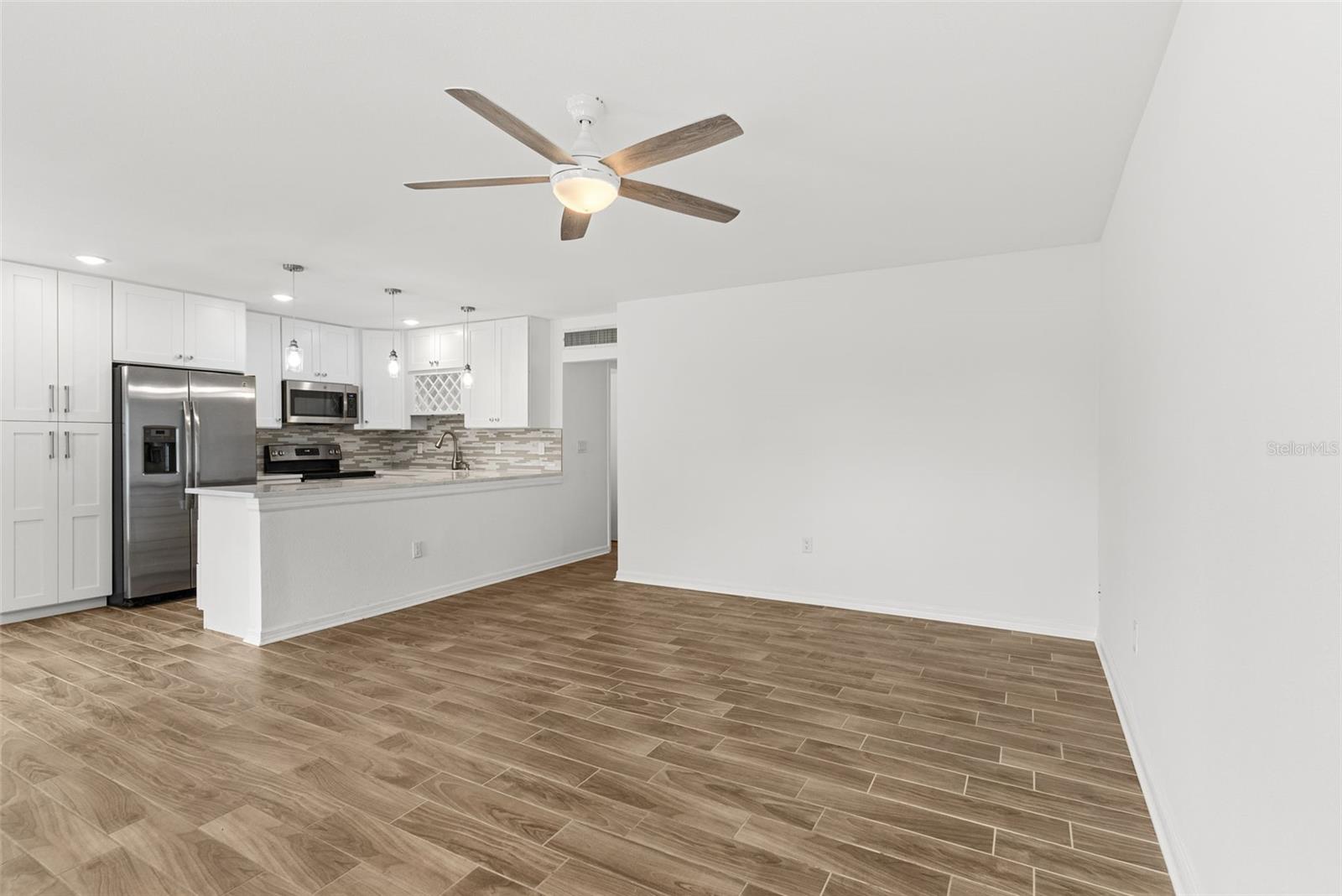 Image 7 of 29 For 205 Kings Boulevard 52