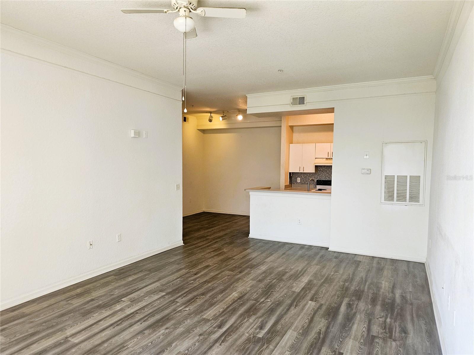 Image 11 of 25 For 17112 Carrington Park Drive 935