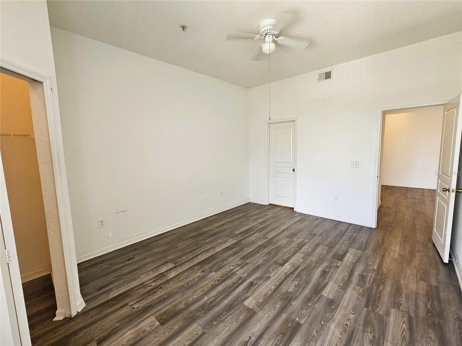 Image 12 of 25 For 17112 Carrington Park Drive 935