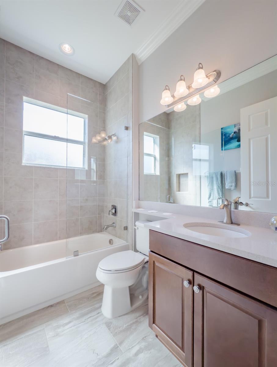 Listing photo id 10 for 4822 Grand Banks Drive