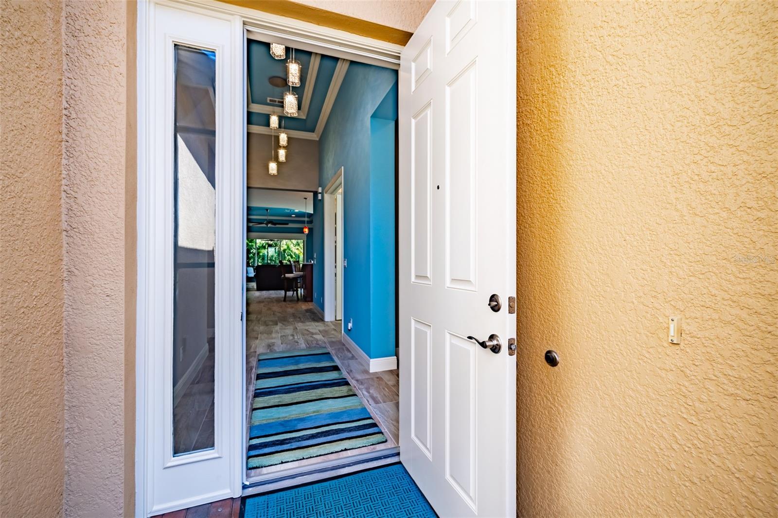 Listing photo id 2 for 4822 Grand Banks Drive