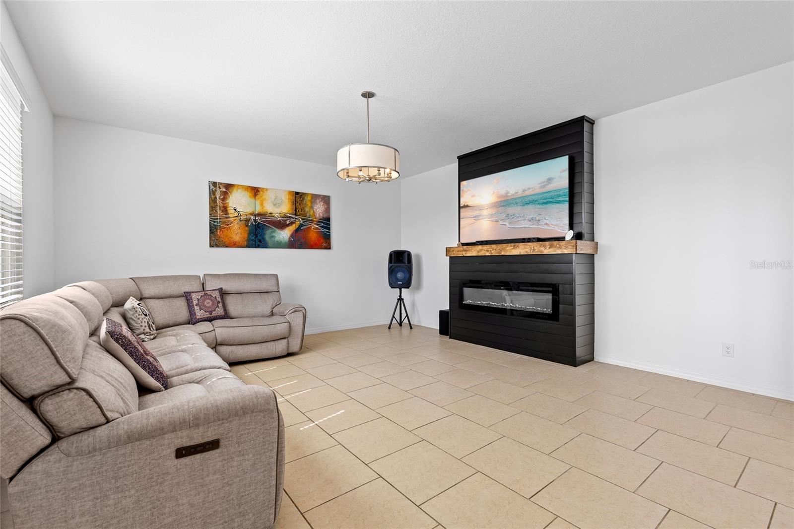 Image 14 of 37 For 5640 Camilla Street