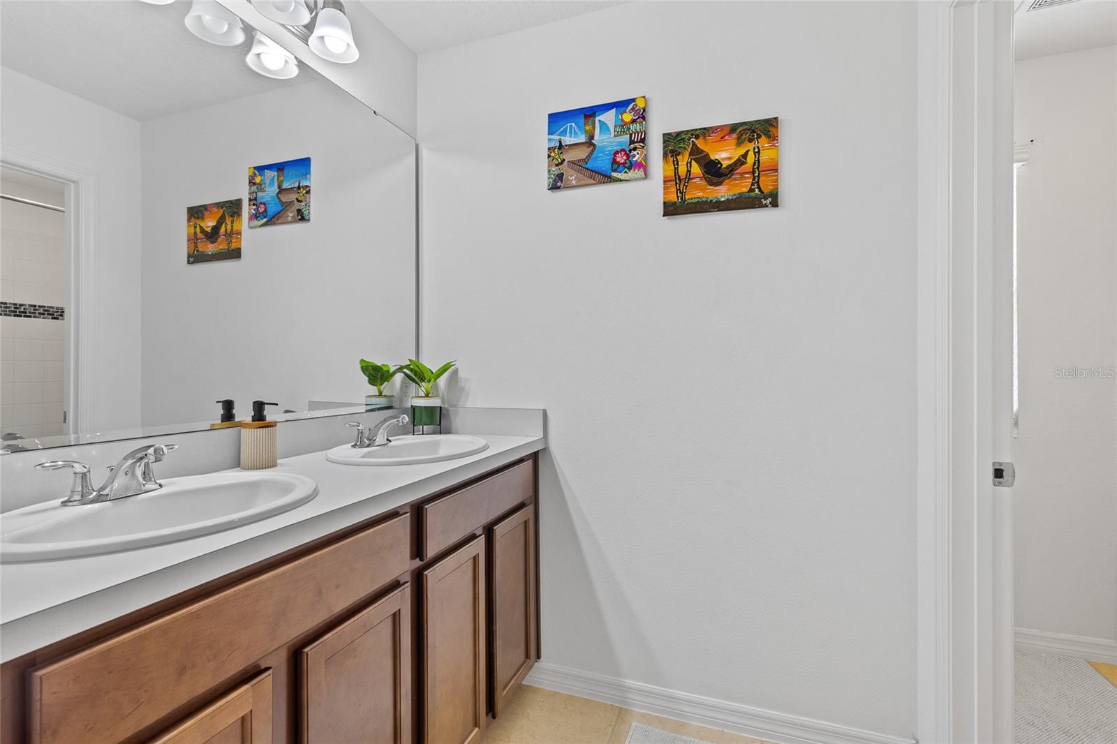 Image 21 of 37 For 5640 Camilla Street