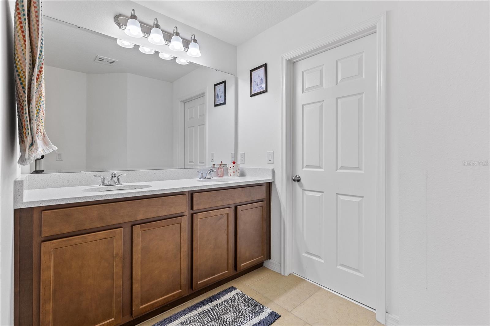 Image 25 of 37 For 5640 Camilla Street