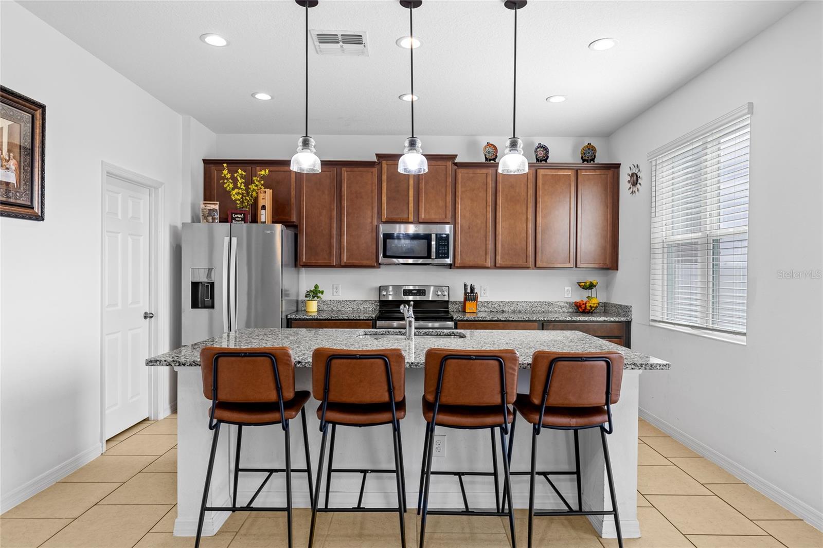 Image 3 of 37 For 5640 Camilla Street