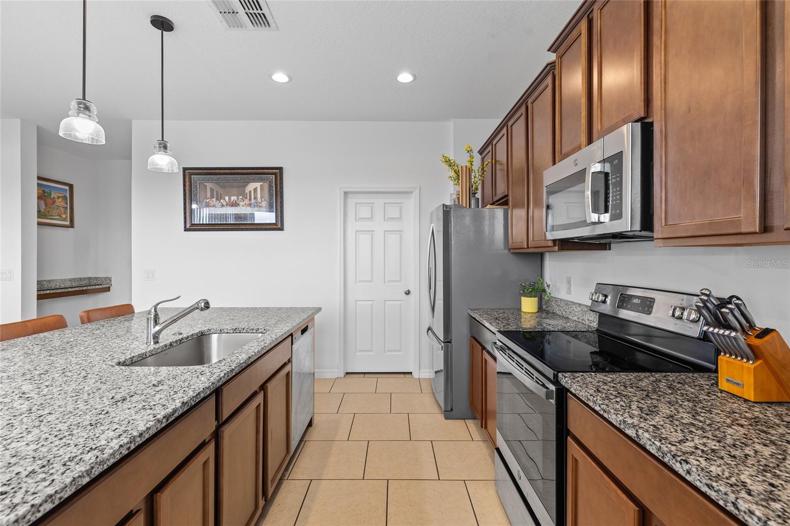 Image 6 of 37 For 5640 Camilla Street