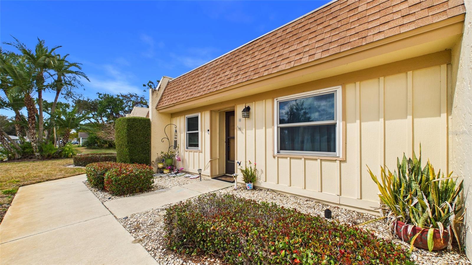 Listing photo id 0 for 11117 Pembridge Court 2