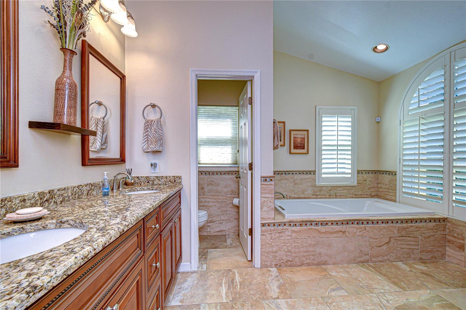 Listing photo id 19 for 3901 Northridge Drive