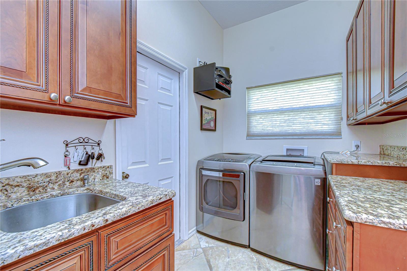 Listing photo id 26 for 3901 Northridge Drive
