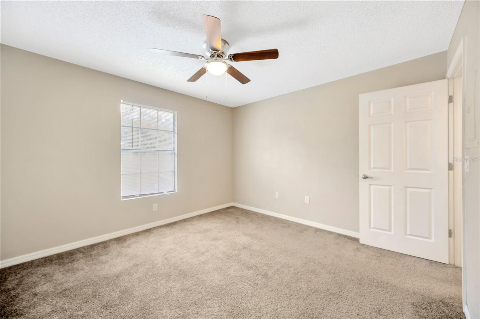 Image 21 of 38 For 308 Lake Parsons Green 102