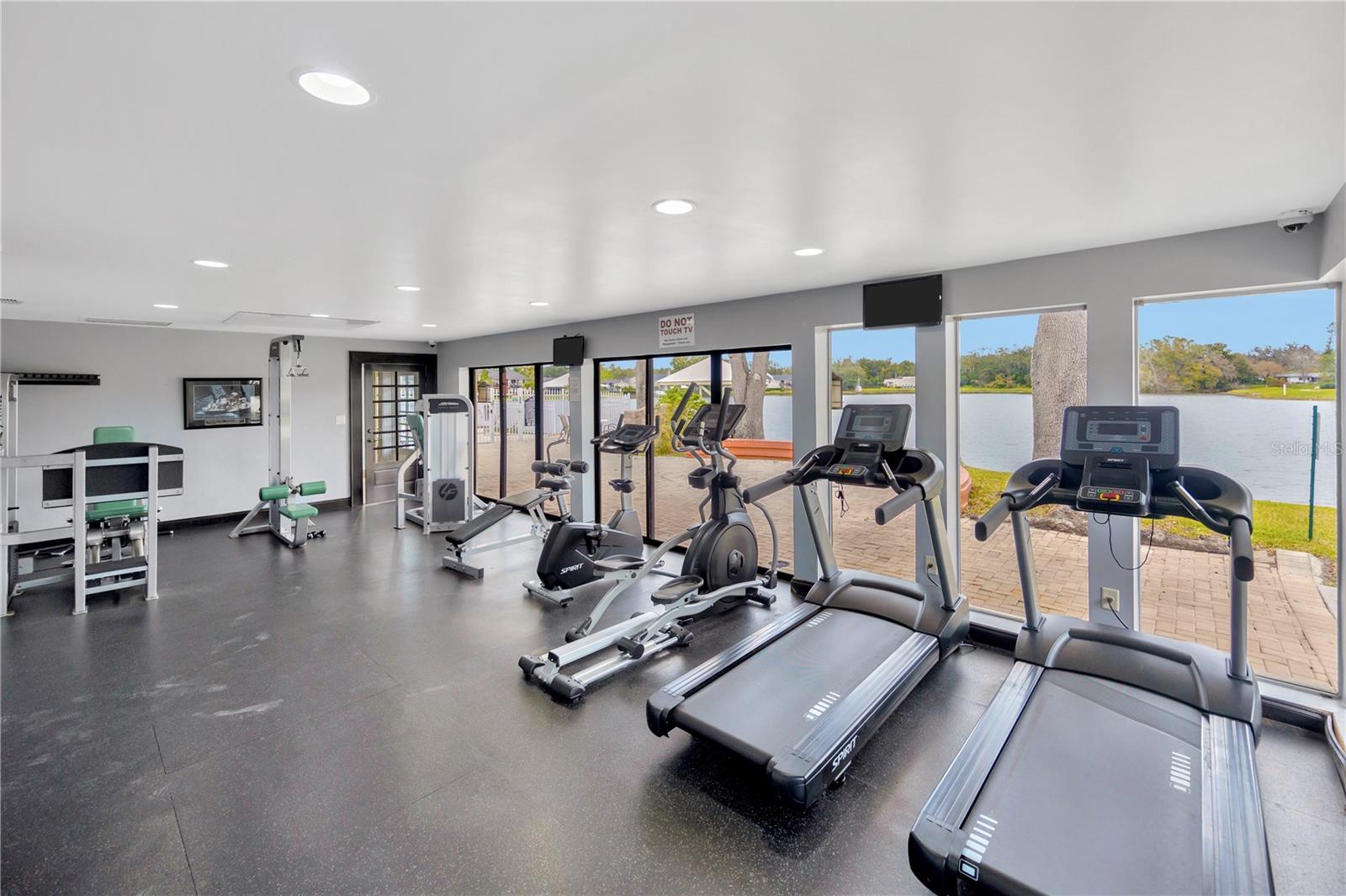 Image 33 of 38 For 308 Lake Parsons Green 102