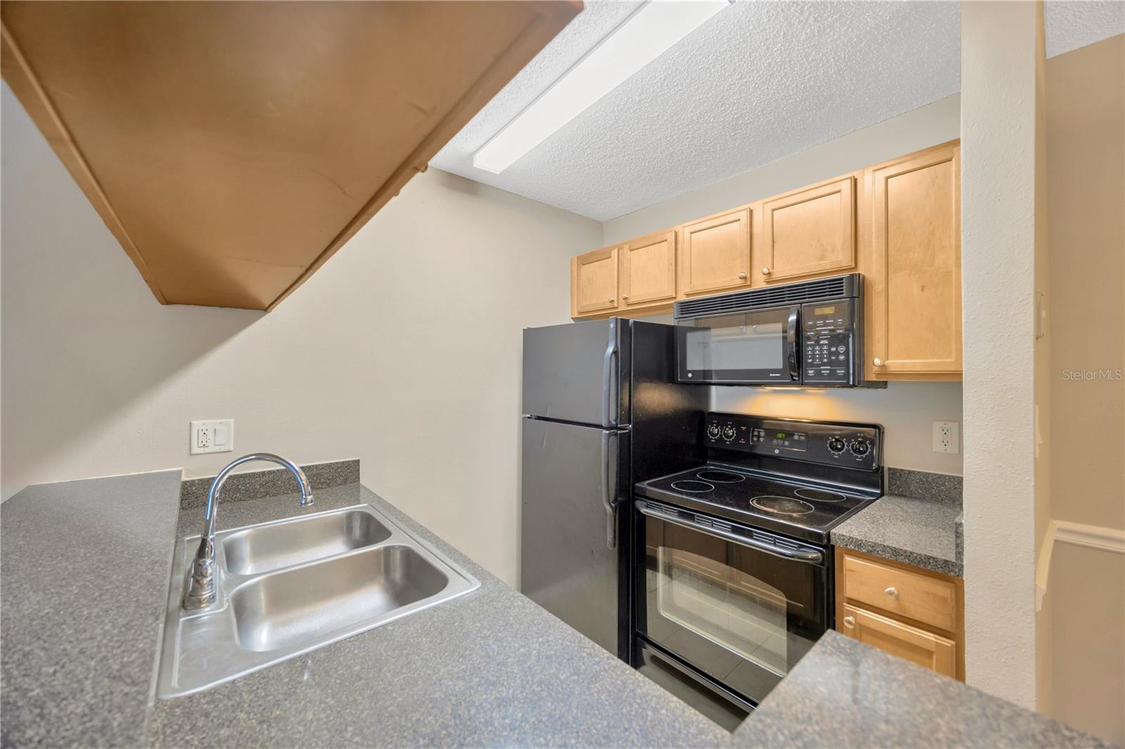 Image 9 of 38 For 308 Lake Parsons Green 102