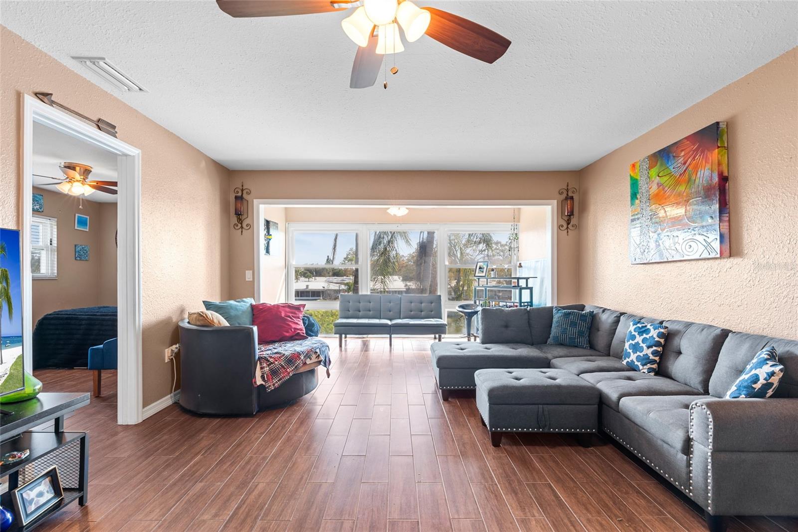 Image 12 of 36 For 1303 Hercules Avenue 25