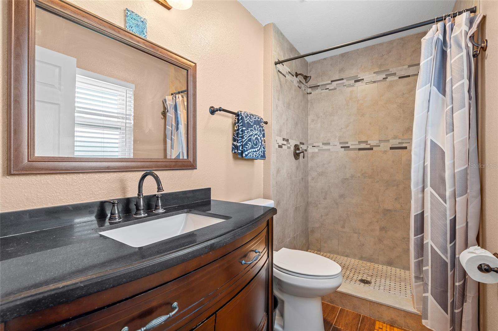 Image 21 of 36 For 1303 Hercules Avenue 25