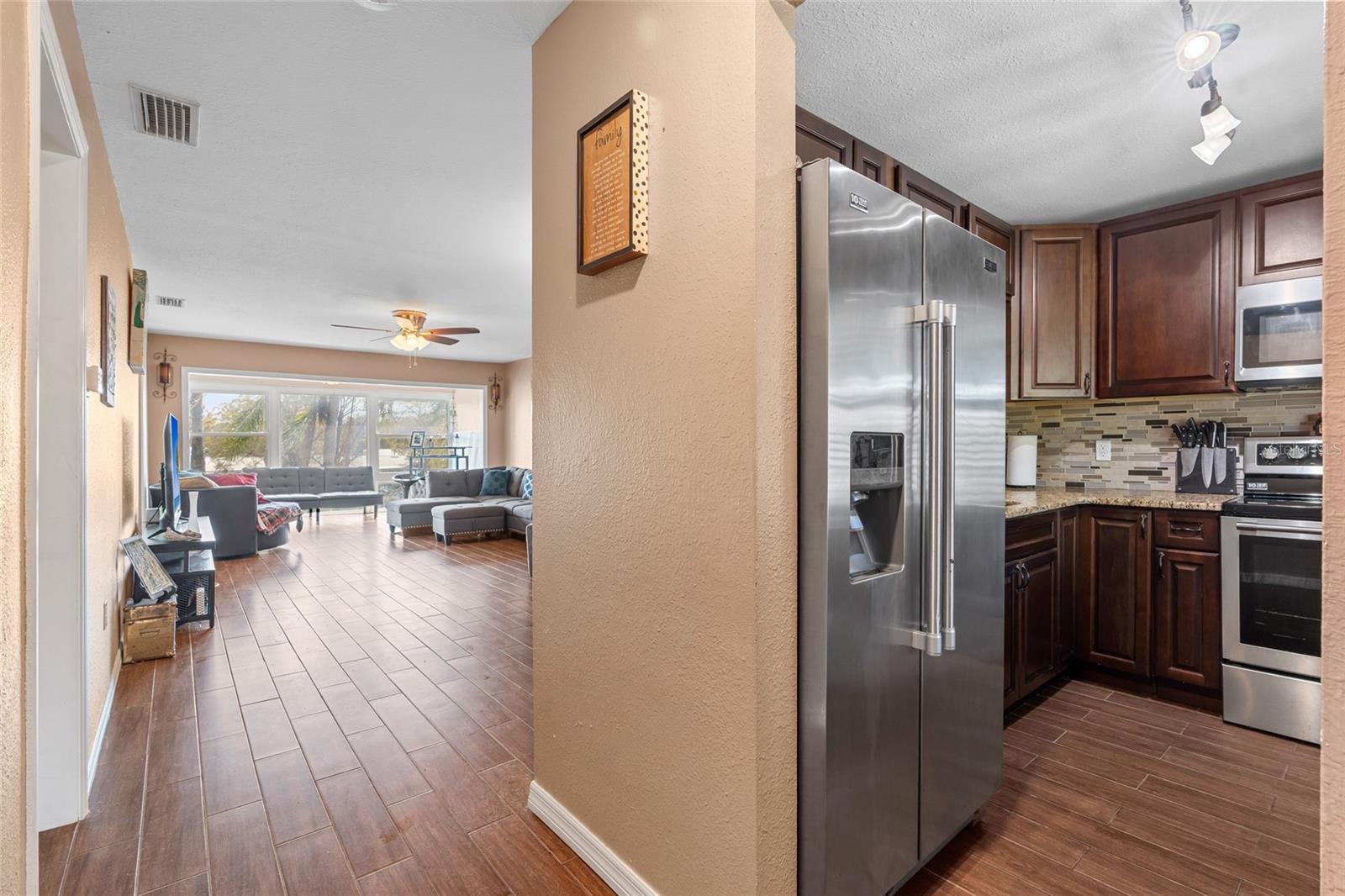 Image 4 of 36 For 1303 Hercules Avenue 25