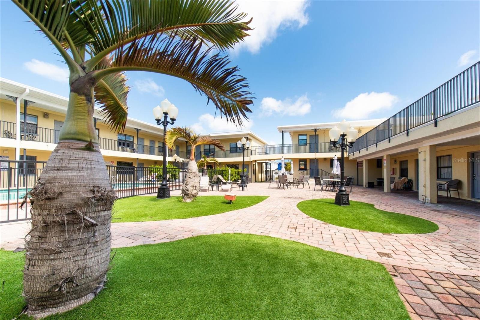 Image 12 of 39 For 16333 Gulf Boulevard 201