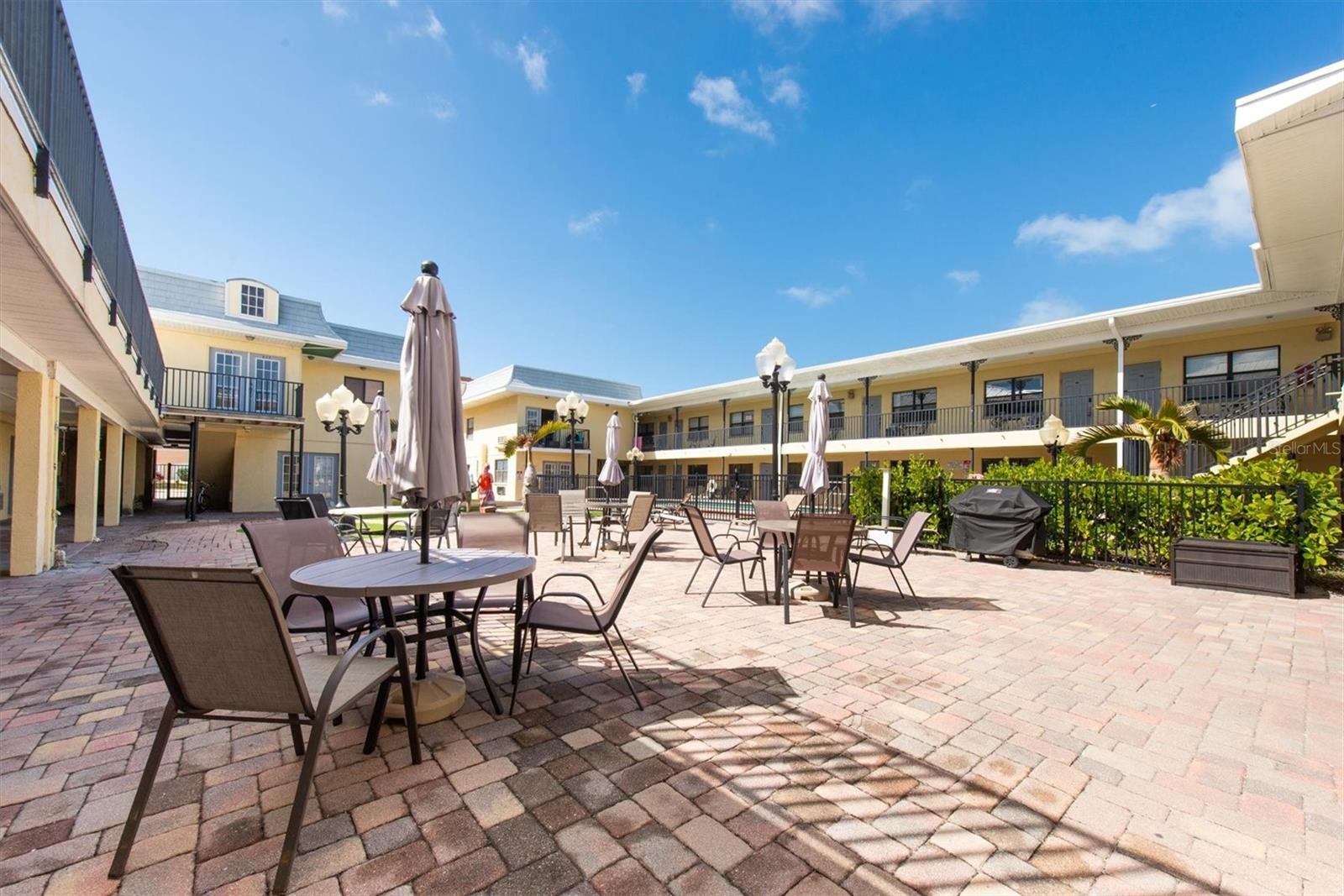 Image 13 of 39 For 16333 Gulf Boulevard 201