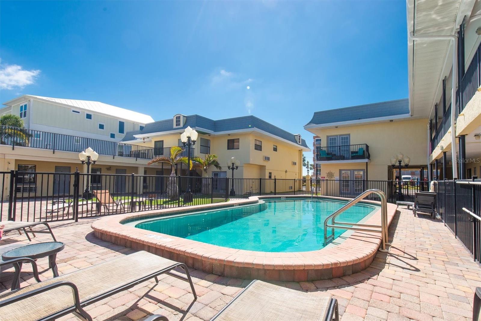 Image 15 of 39 For 16333 Gulf Boulevard 201