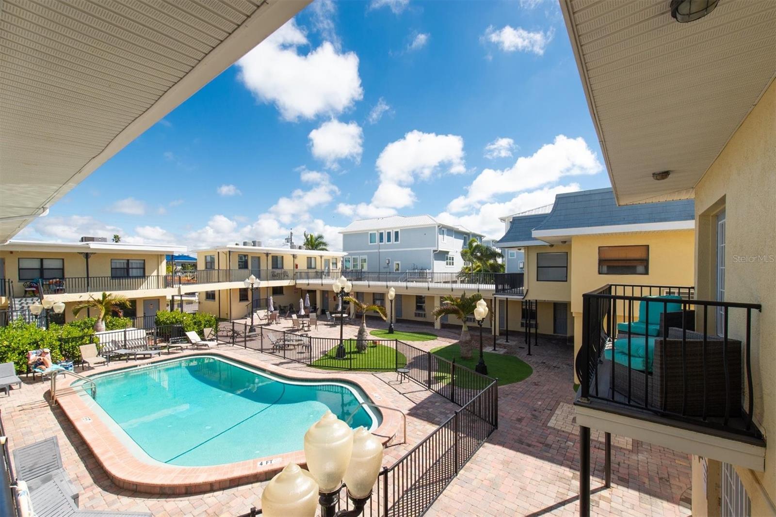 Image 16 of 39 For 16333 Gulf Boulevard 201