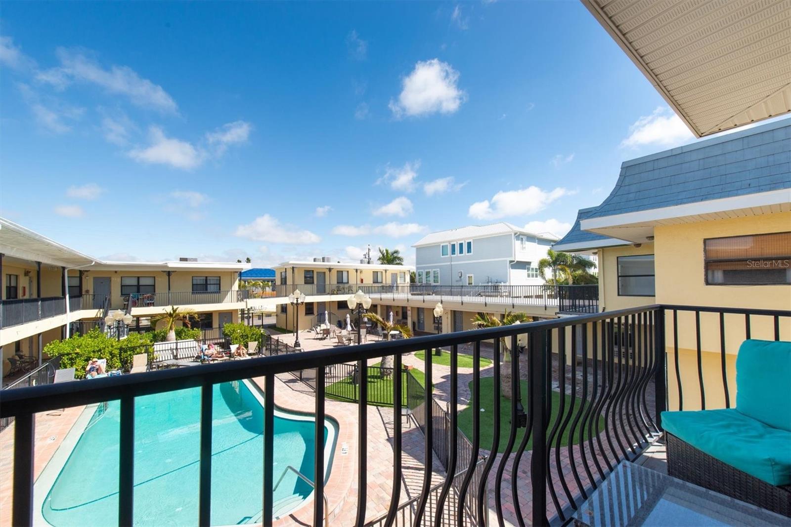 Image 17 of 39 For 16333 Gulf Boulevard 201