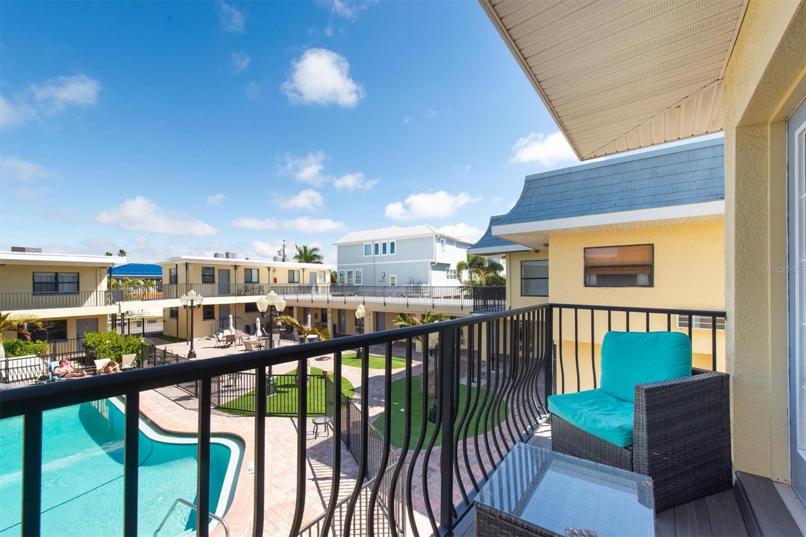 Image 18 of 39 For 16333 Gulf Boulevard 201