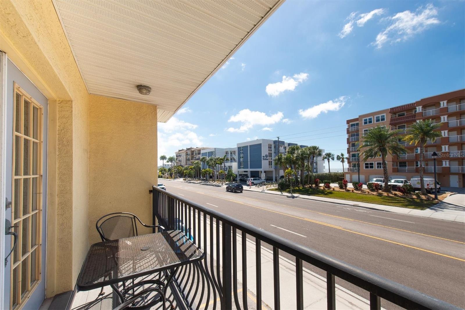 Image 21 of 39 For 16333 Gulf Boulevard 201