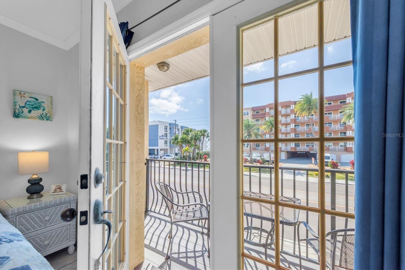 Image 22 of 39 For 16333 Gulf Boulevard 201