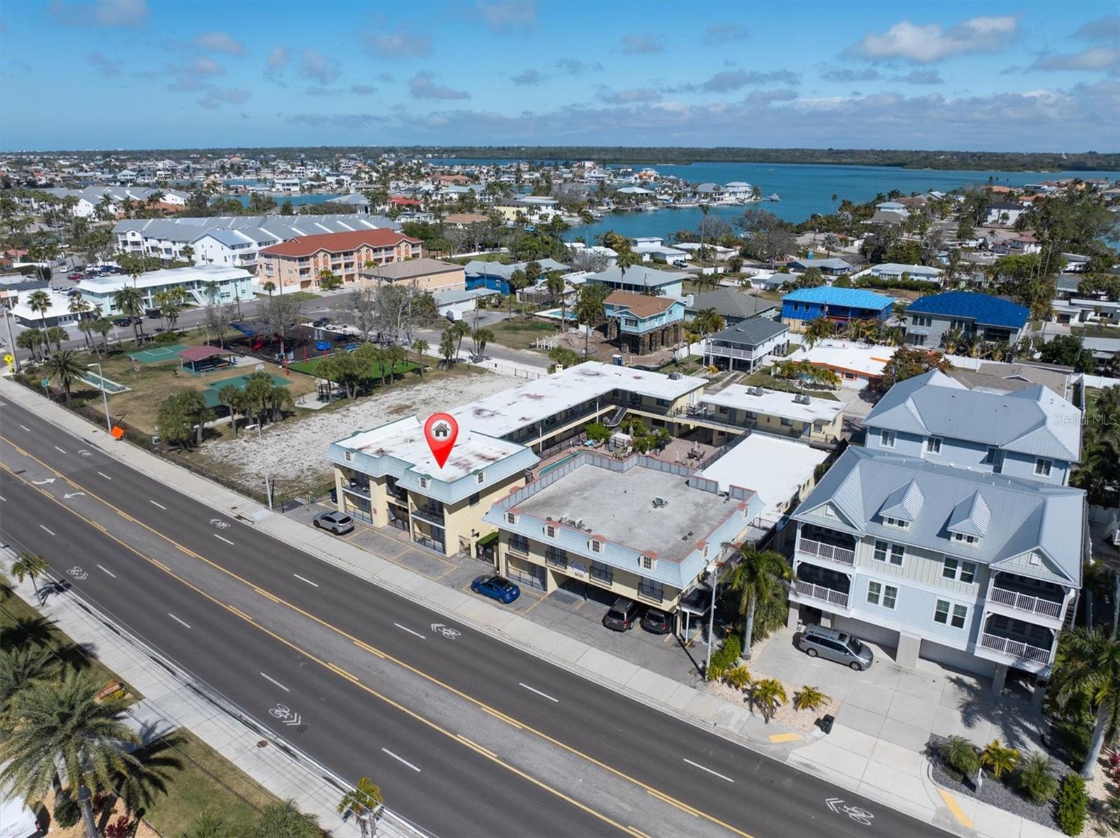 Image 3 of 39 For 16333 Gulf Boulevard 201