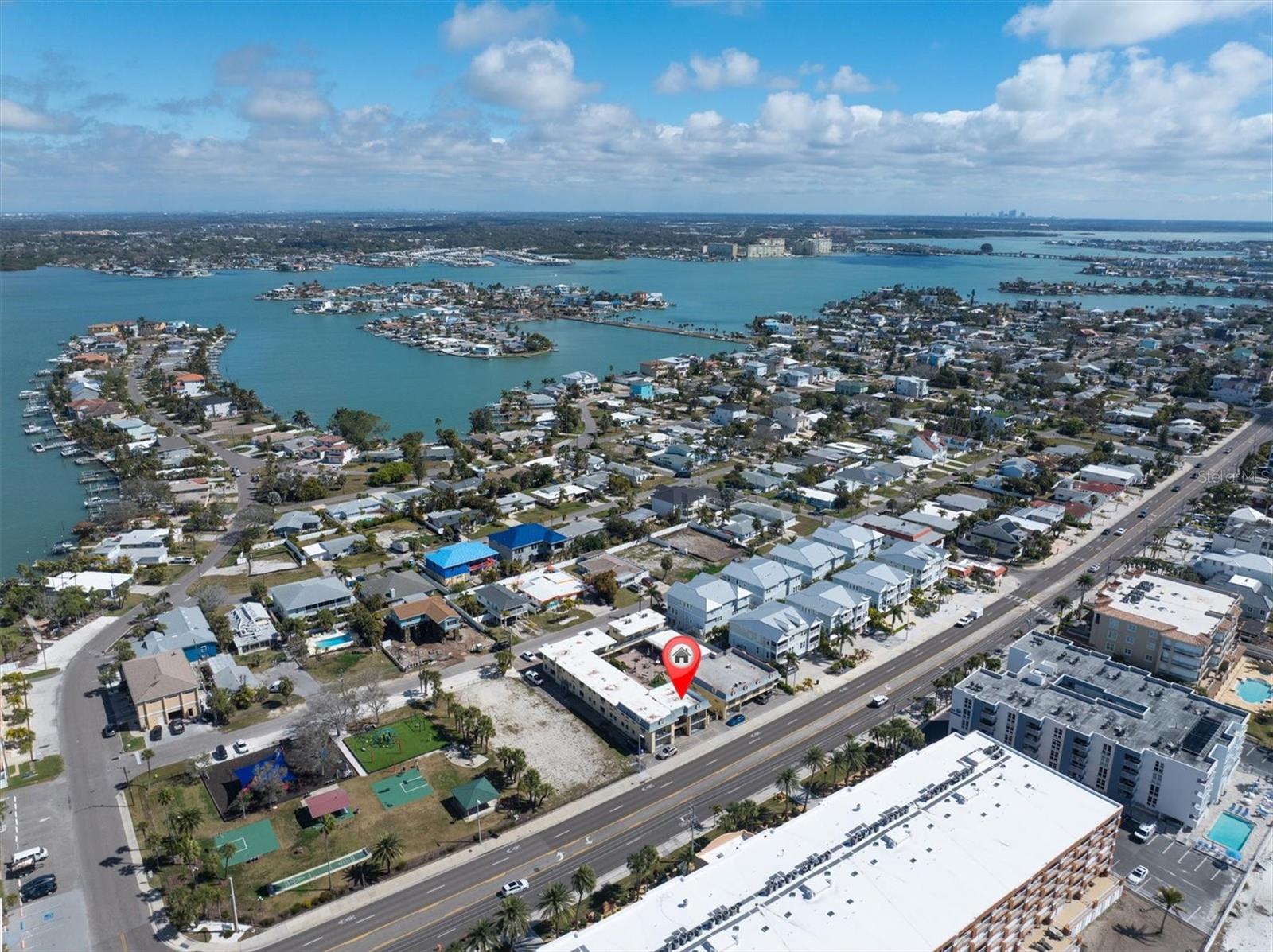 Image 7 of 39 For 16333 Gulf Boulevard 201