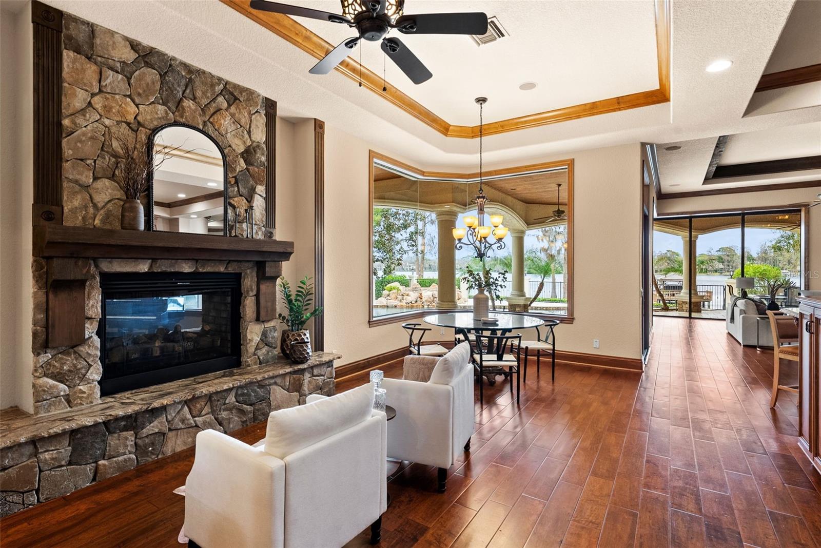 Listing photo id 18 for 9902 Menander Wood Court