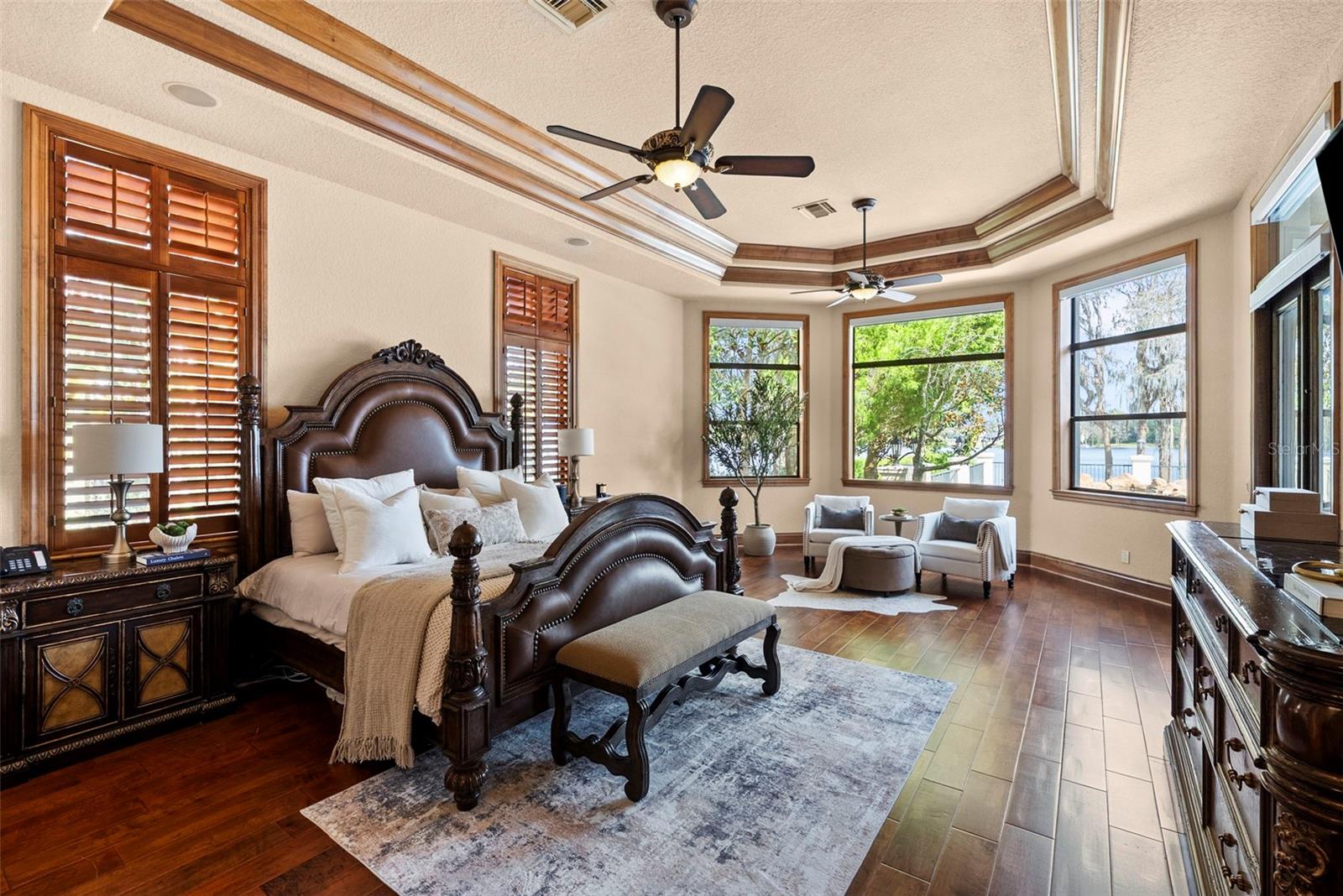 Listing photo id 2 for 9902 Menander Wood Court