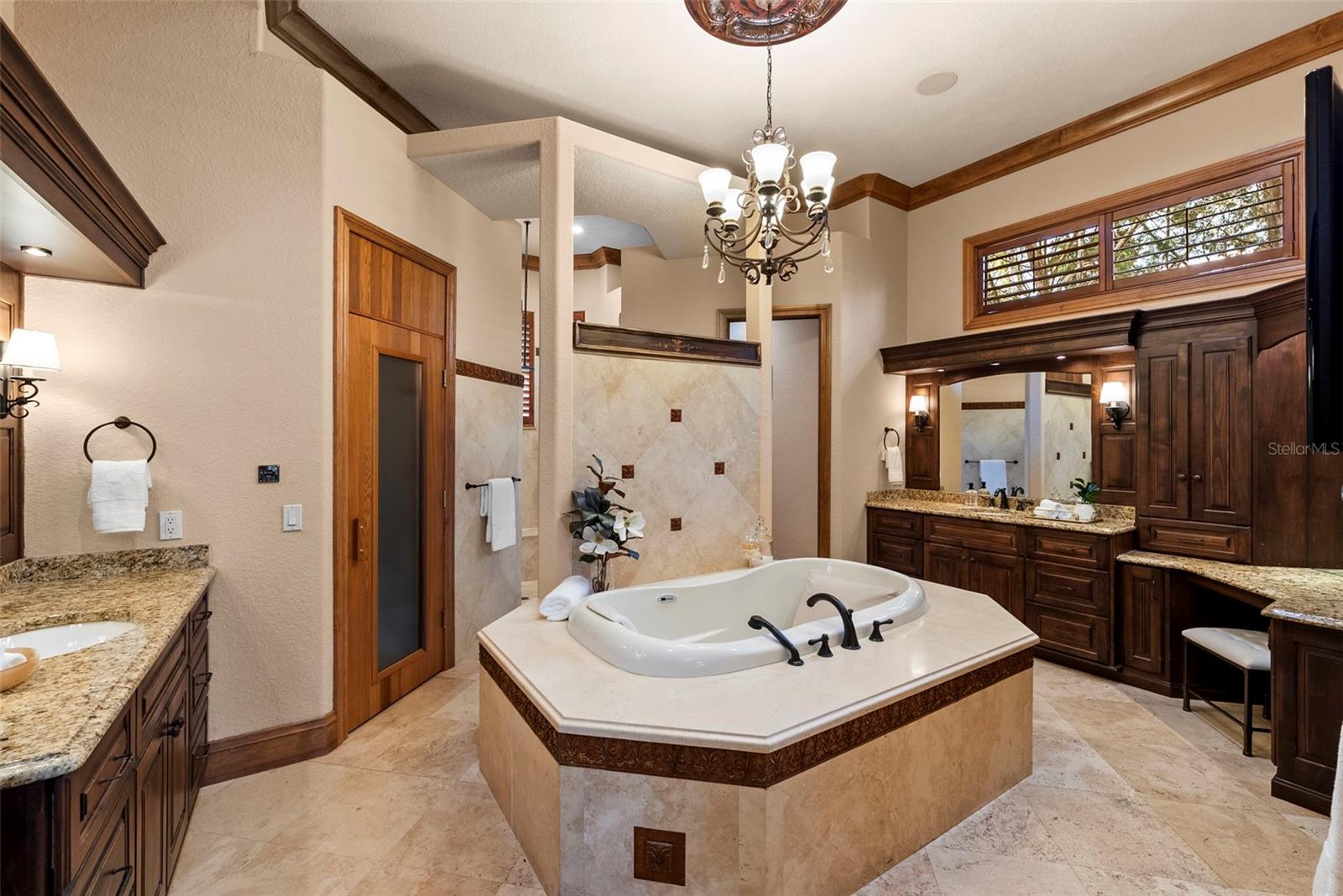 Listing photo id 38 for 9902 Menander Wood Court