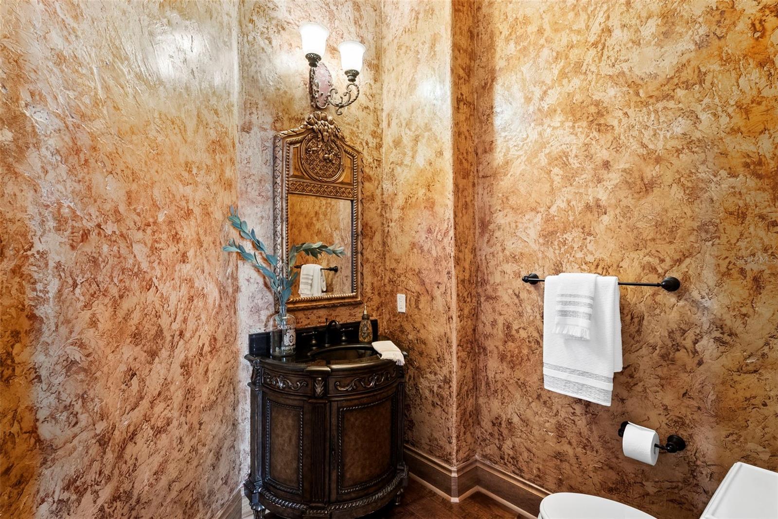 Listing photo id 44 for 9902 Menander Wood Court