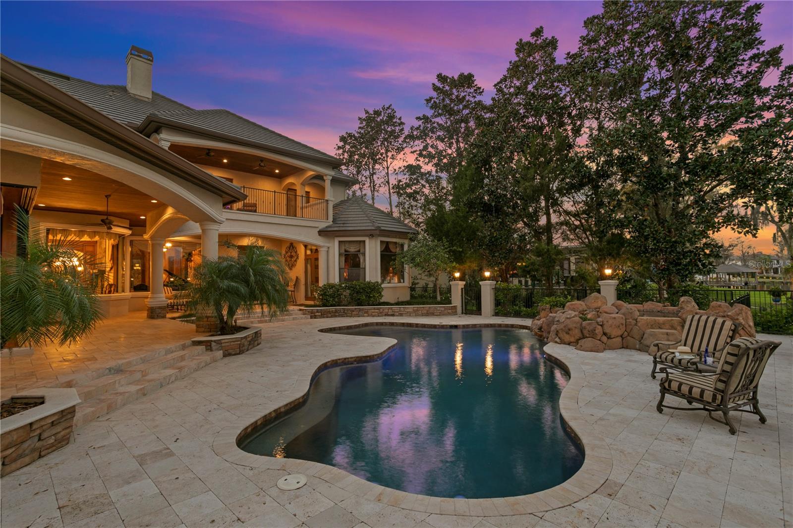 Listing photo id 3 for 9902 Menander Wood Court