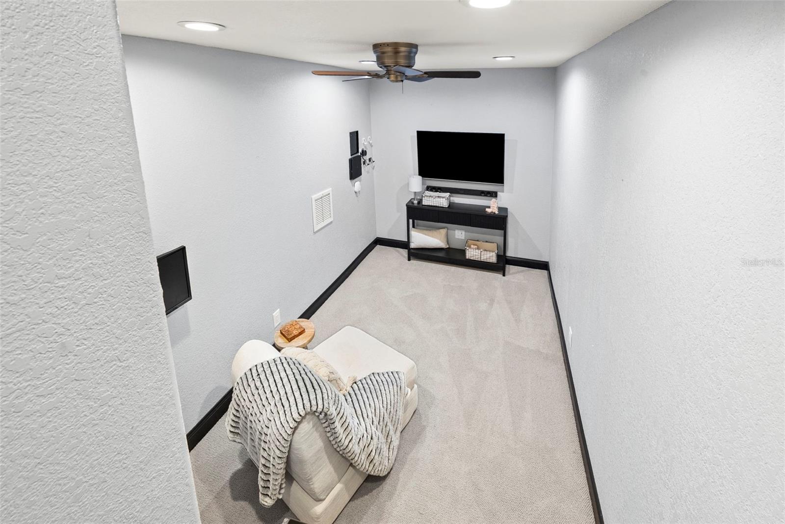 Listing photo id 69 for 9902 Menander Wood Court