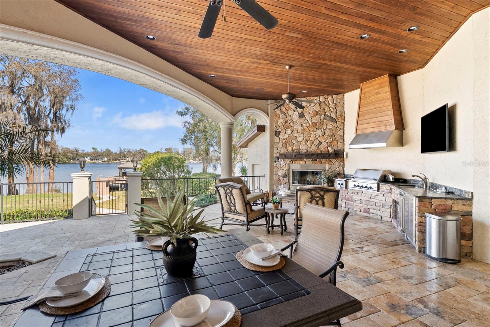 Listing photo id 77 for 9902 Menander Wood Court