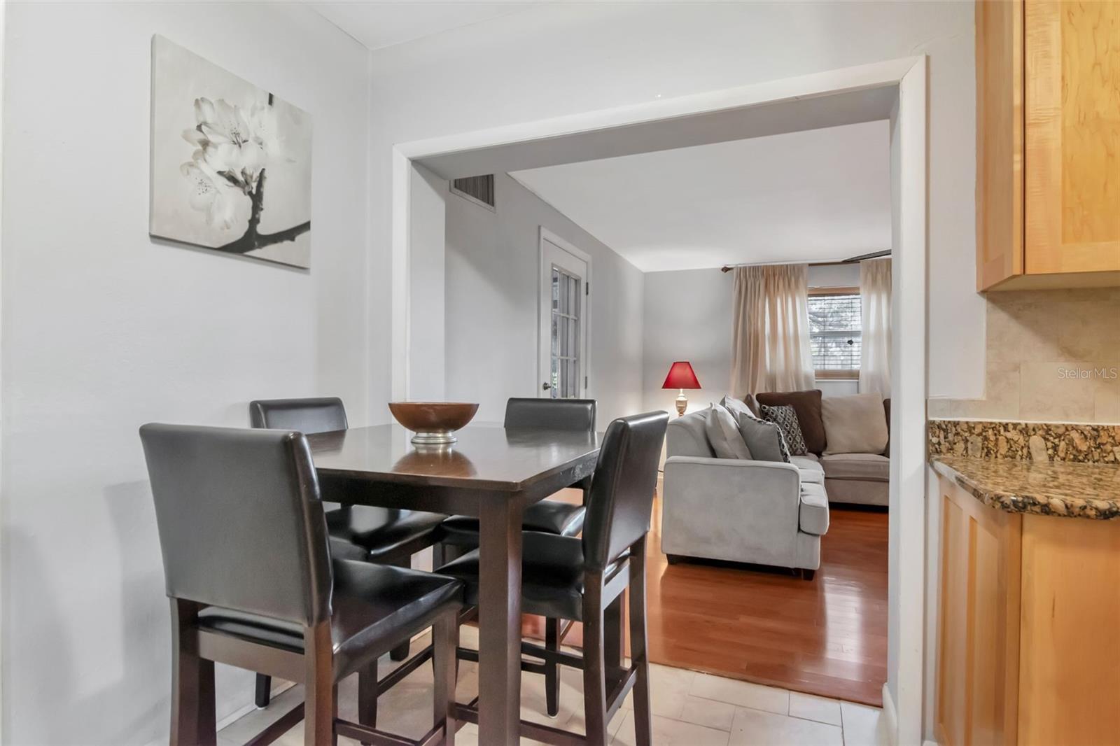 Image 11 of 38 For 953 Cedarwood Avenue