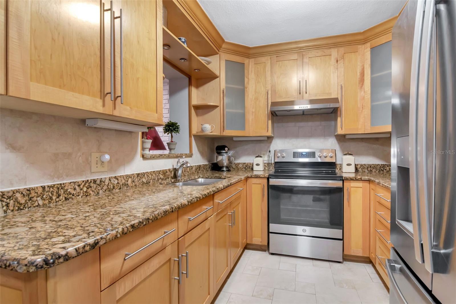 Image 12 of 38 For 953 Cedarwood Avenue