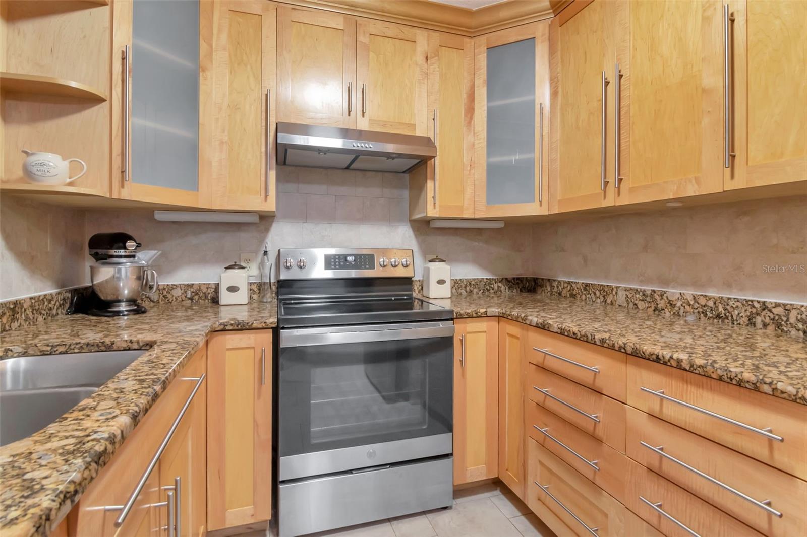 Image 14 of 38 For 953 Cedarwood Avenue