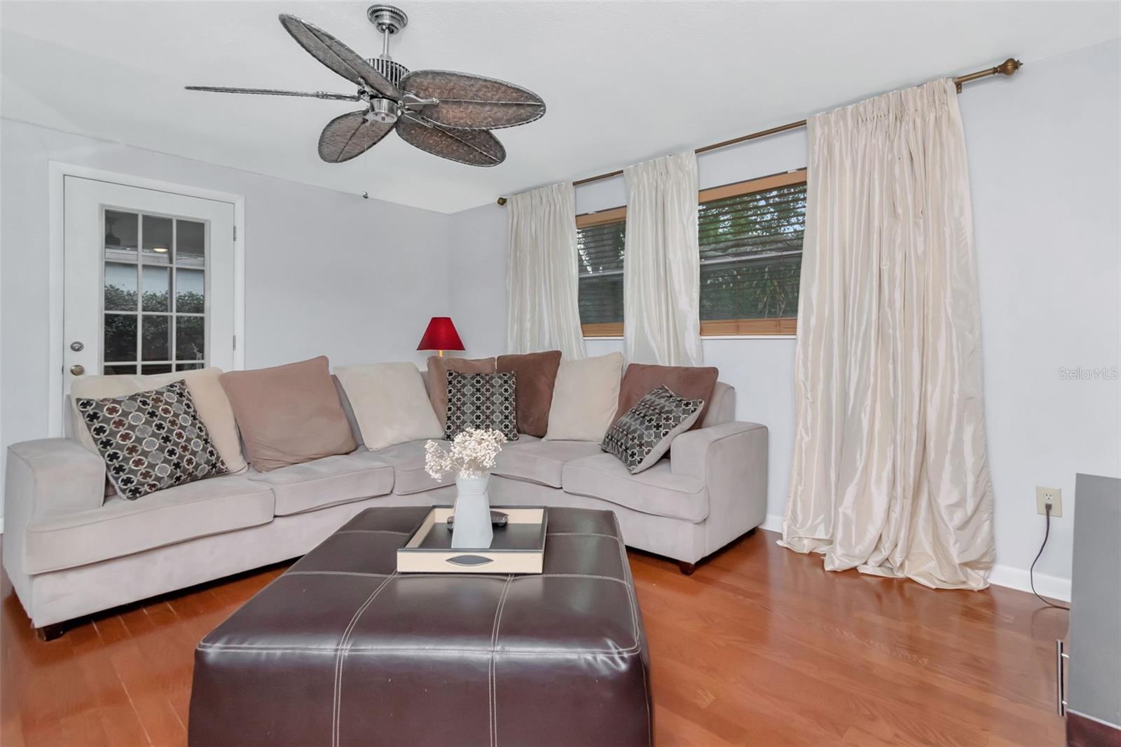 Image 17 of 38 For 953 Cedarwood Avenue