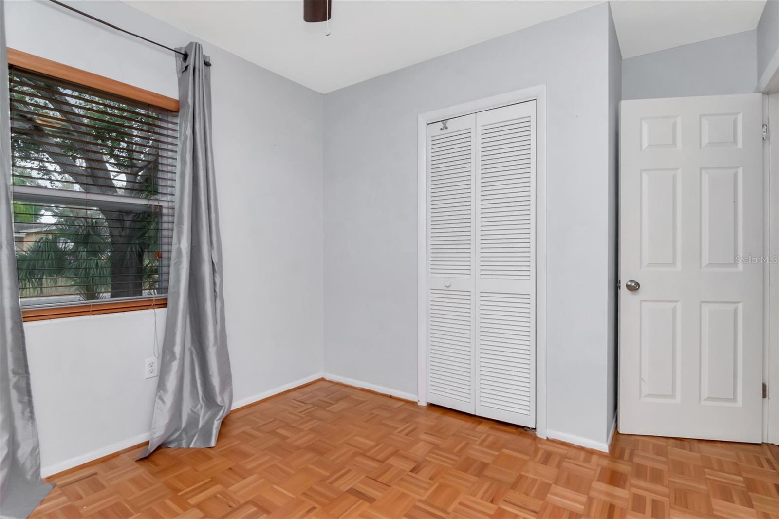 Image 23 of 38 For 953 Cedarwood Avenue