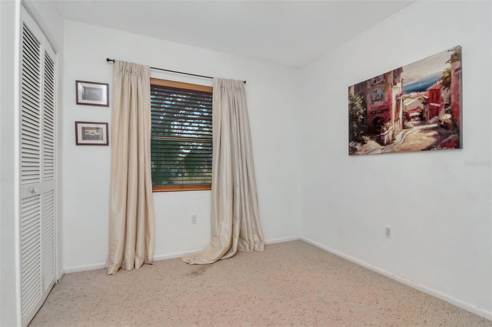 Image 24 of 38 For 953 Cedarwood Avenue