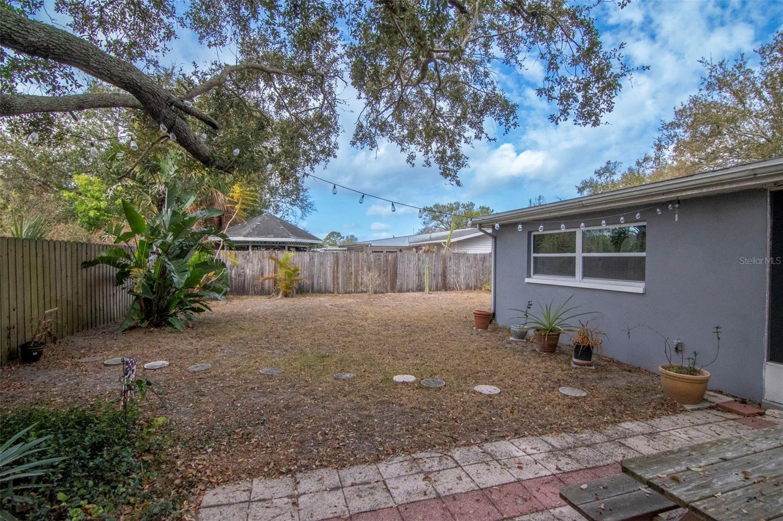 Image 29 of 38 For 953 Cedarwood Avenue