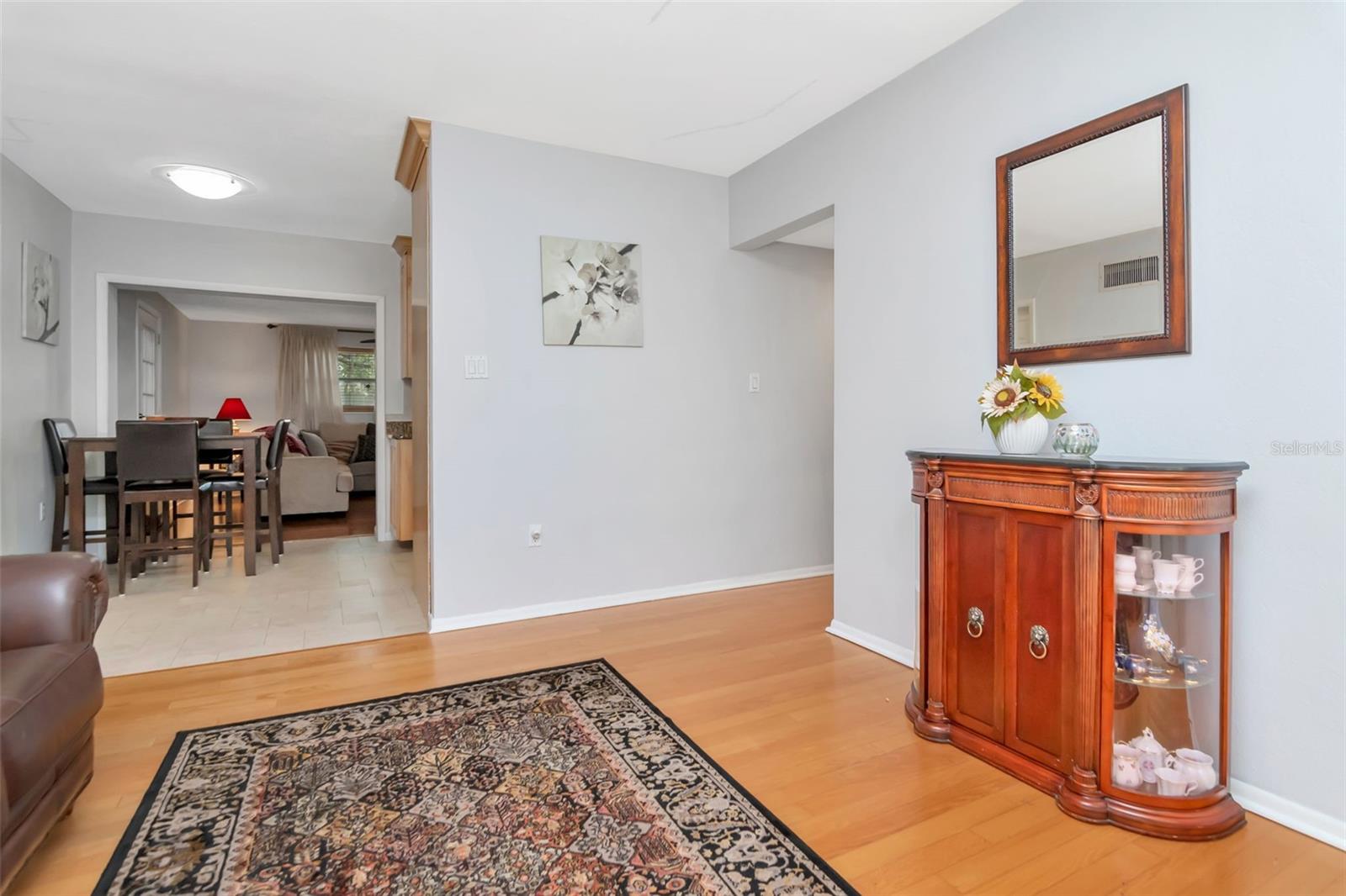 Image 6 of 38 For 953 Cedarwood Avenue