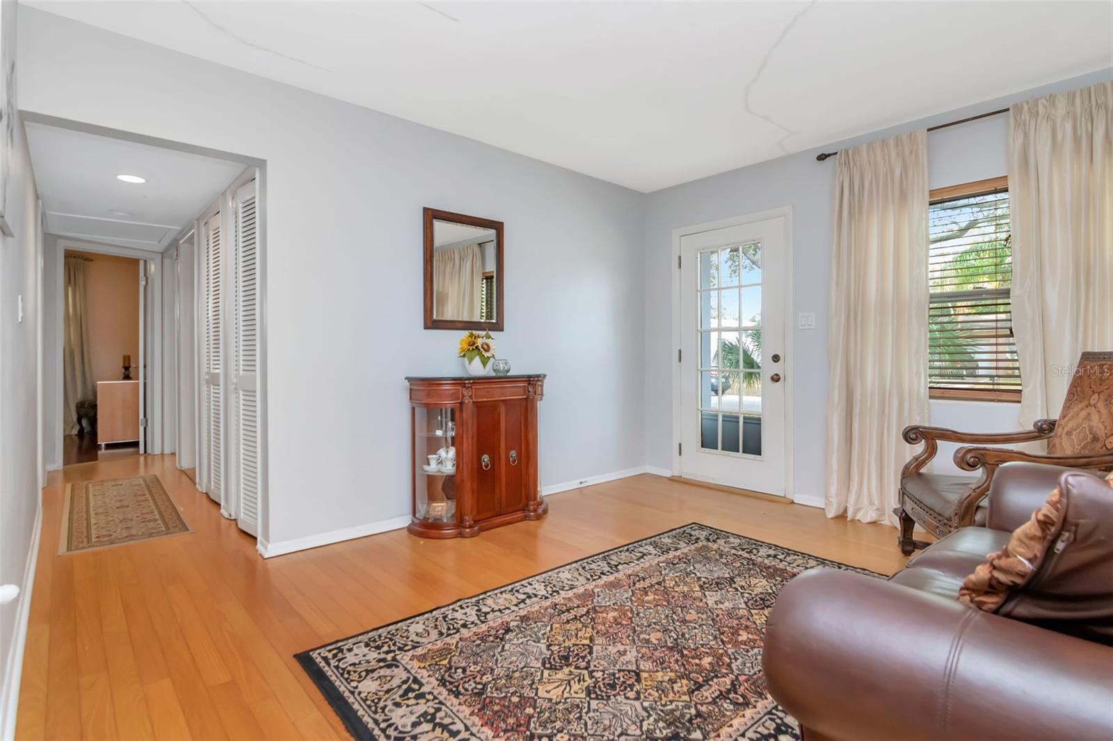 Image 7 of 38 For 953 Cedarwood Avenue