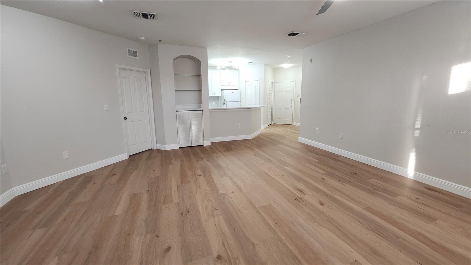 Image 10 of 19 For 5813 Legacy Crescent Place 203